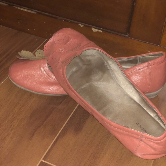 G.H Bass&Co. - Picture 1 of 3